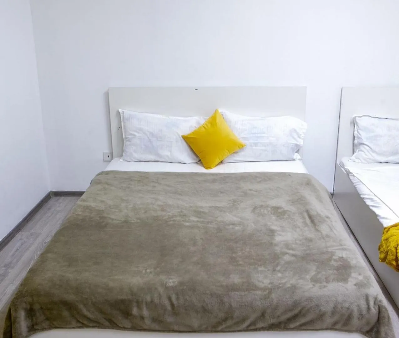 Apartment Большая Квартира На 8-9 Человек 52 Almaty