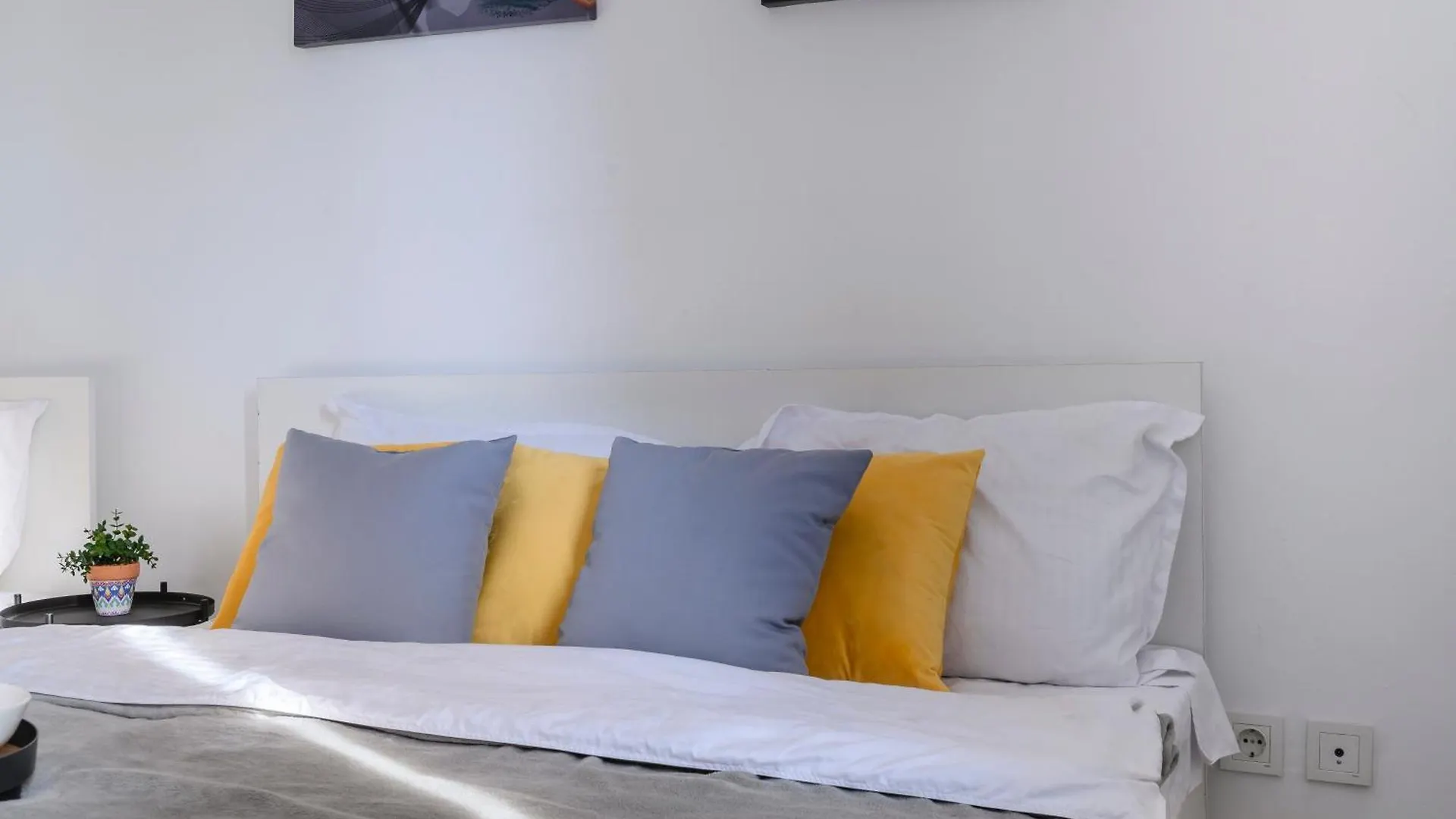 Apartment Большая Квартира На 8-9 Человек 52 Almaty